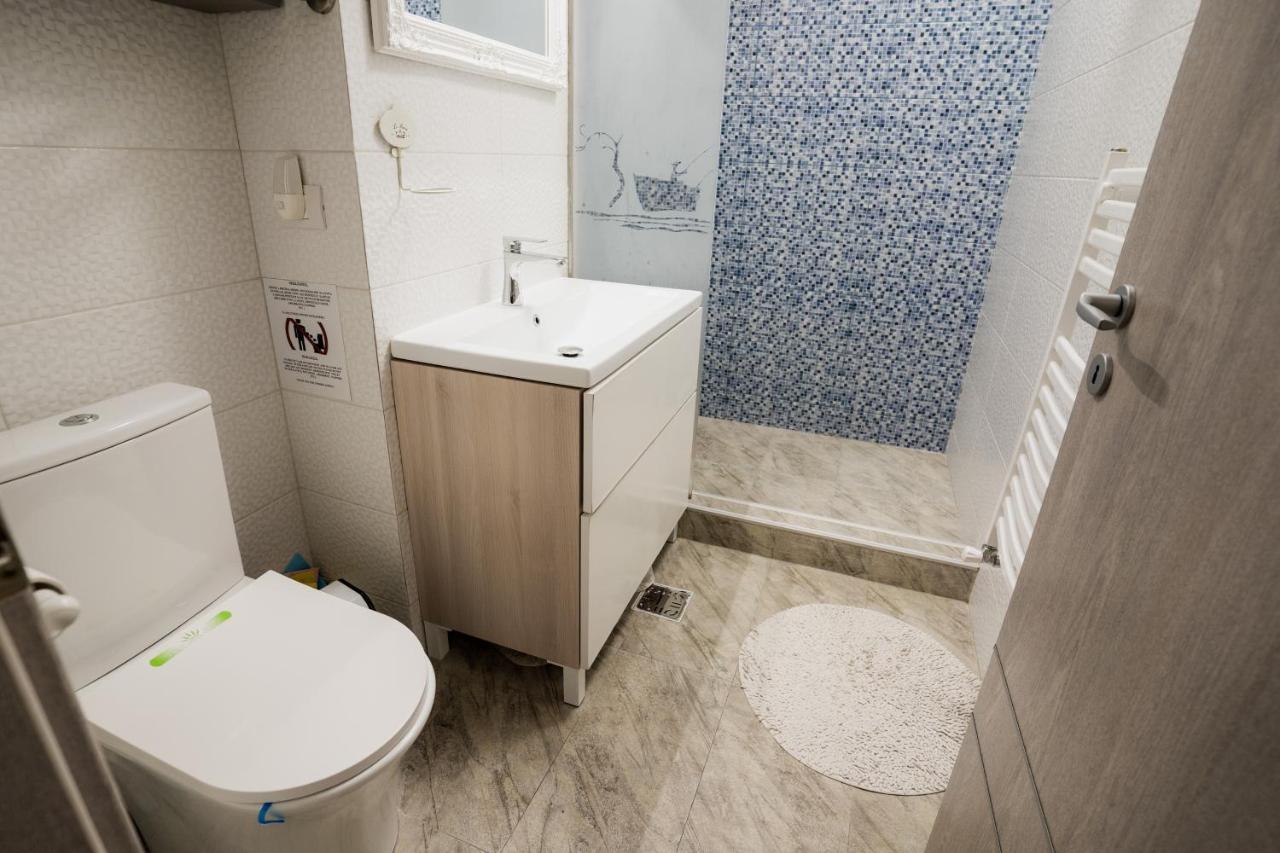 Gota Place Between And Sea Apartment