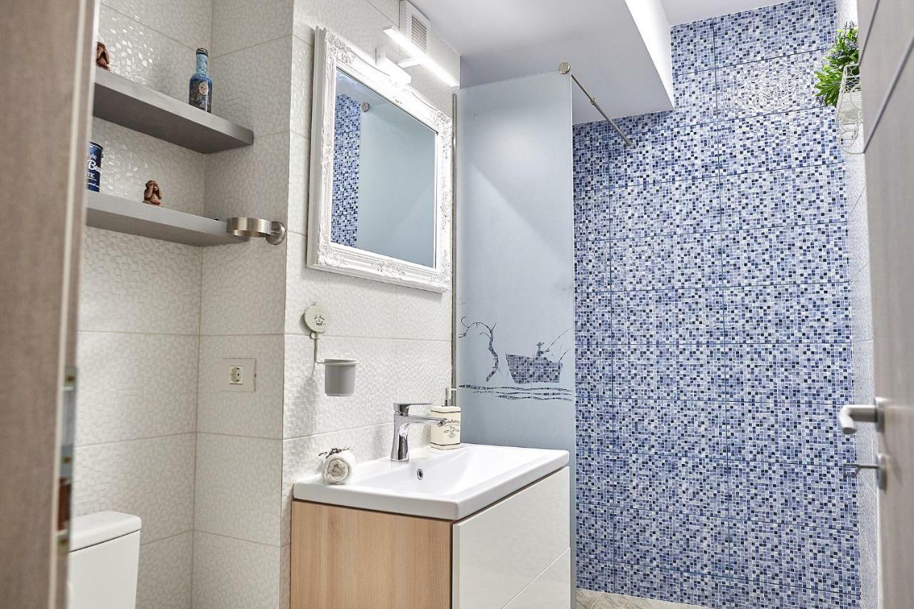 Gota Place Between And Sea Apartment *
